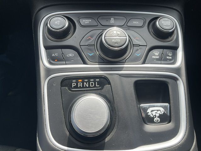 2015 Chrysler 200 Image 25