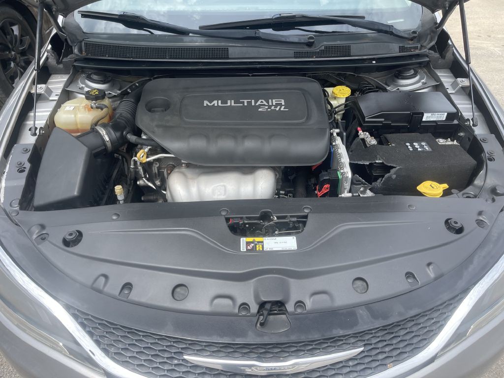 2015 Chrysler 200 Image 26