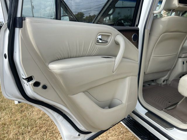 2014 INFINITI QX80 Image 12