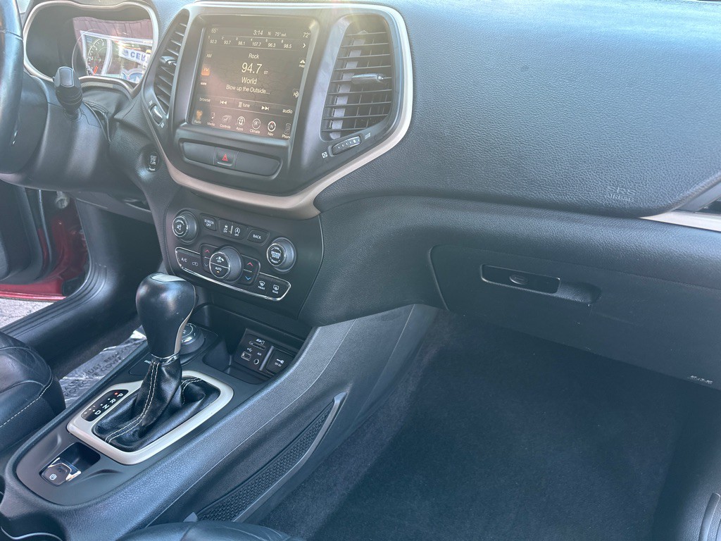 2016 Jeep Cherokee Image 9