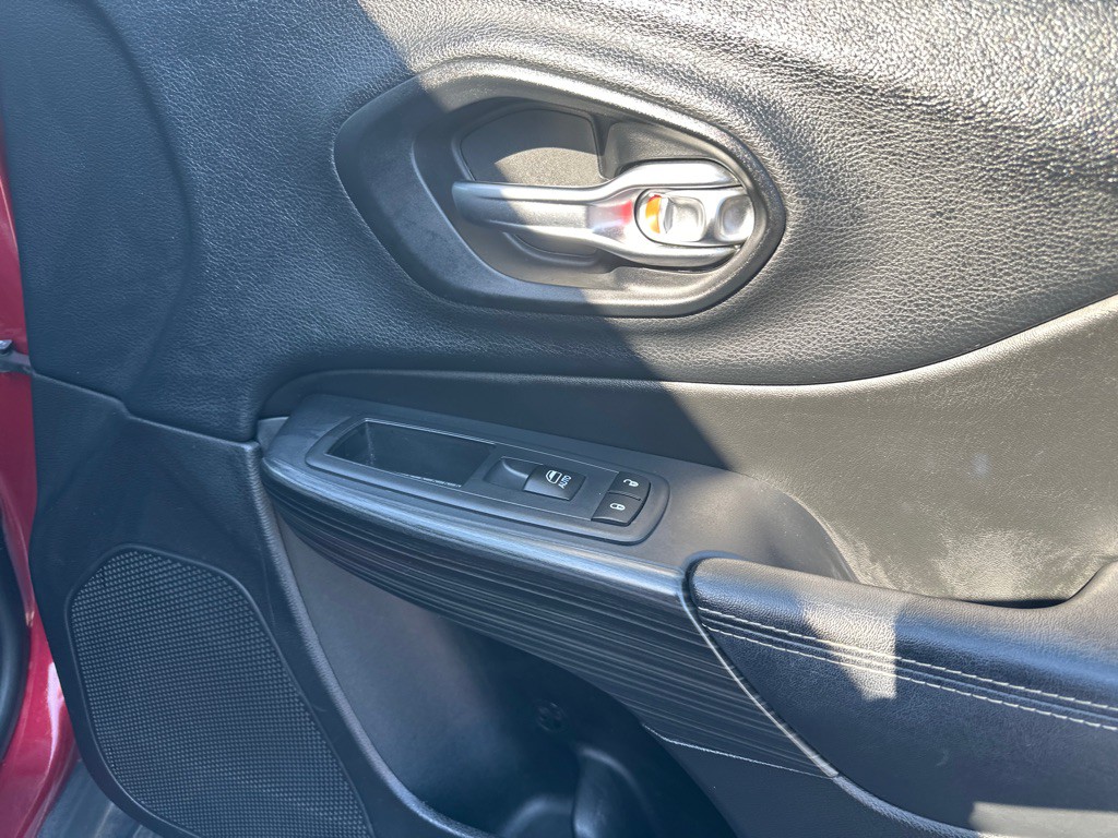 2016 Jeep Cherokee Image 12