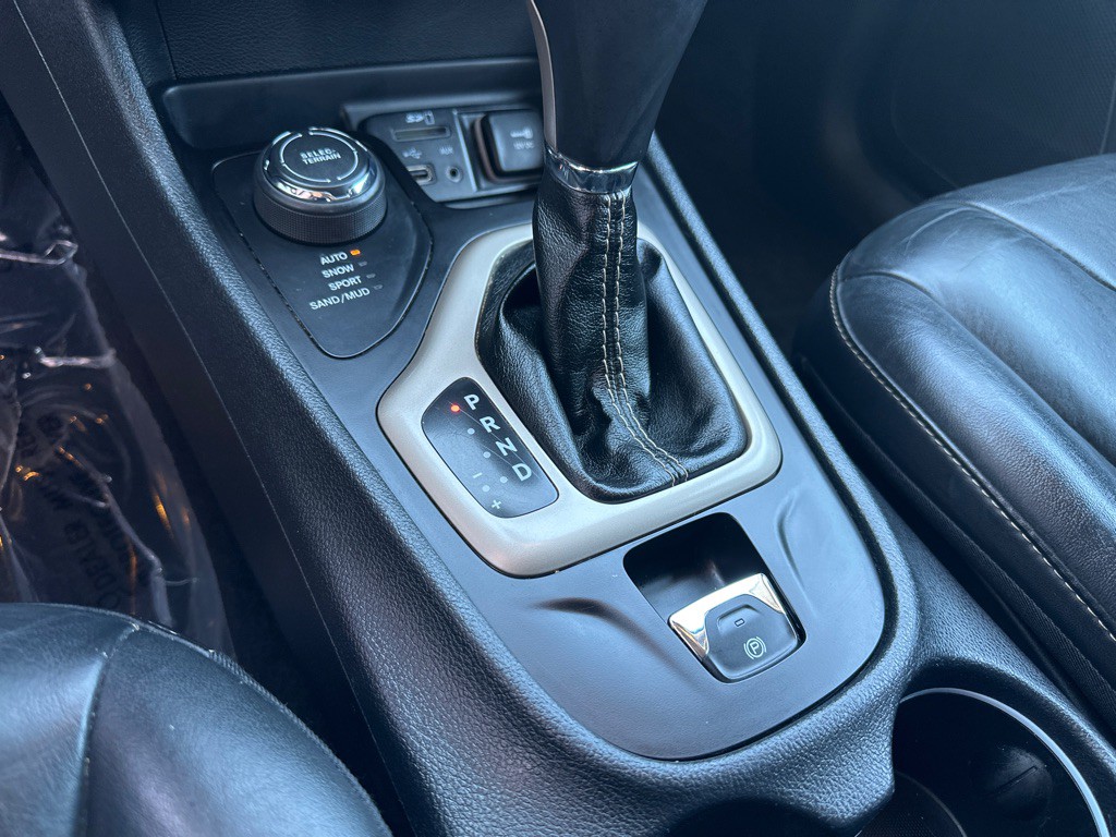 2016 Jeep Cherokee Image 22