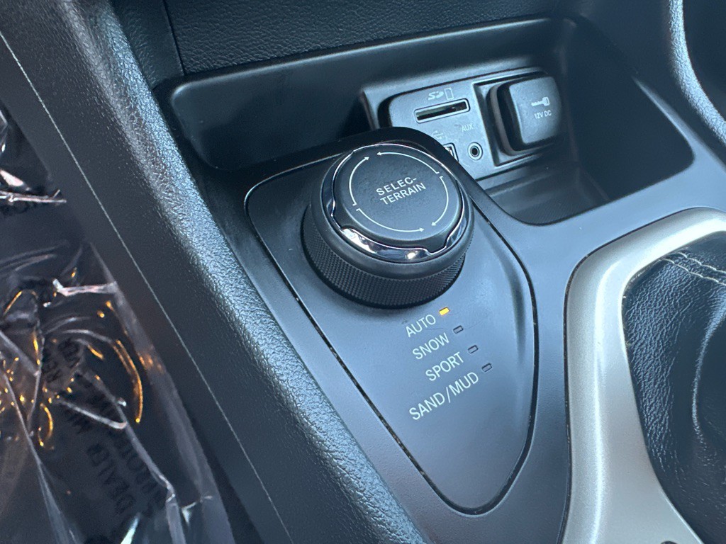 2016 Jeep Cherokee Image 23