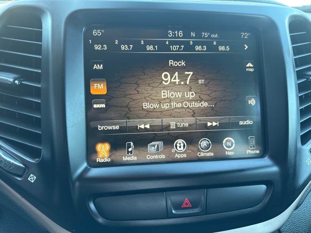 2016 Jeep Cherokee Image 25