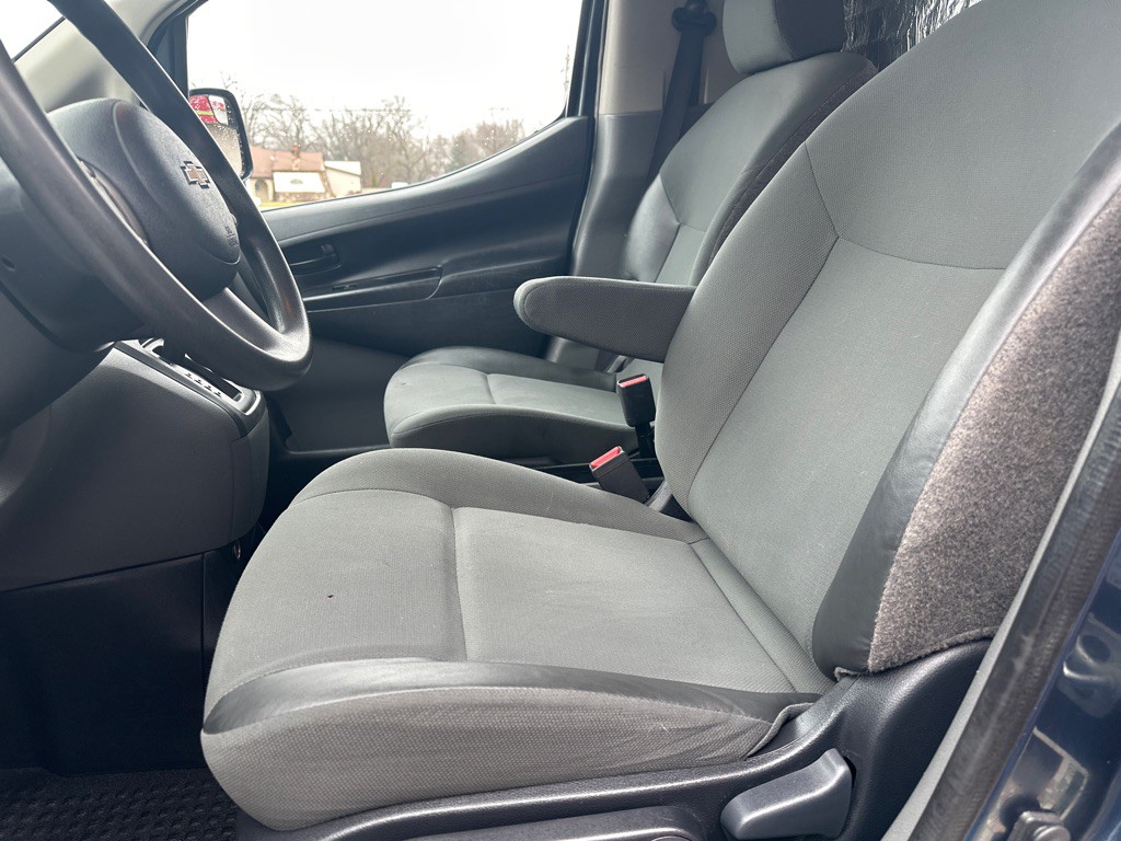 2015 Chevrolet Express Image 2