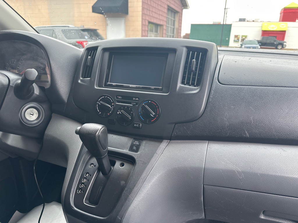 2015 Chevrolet Express Image 10