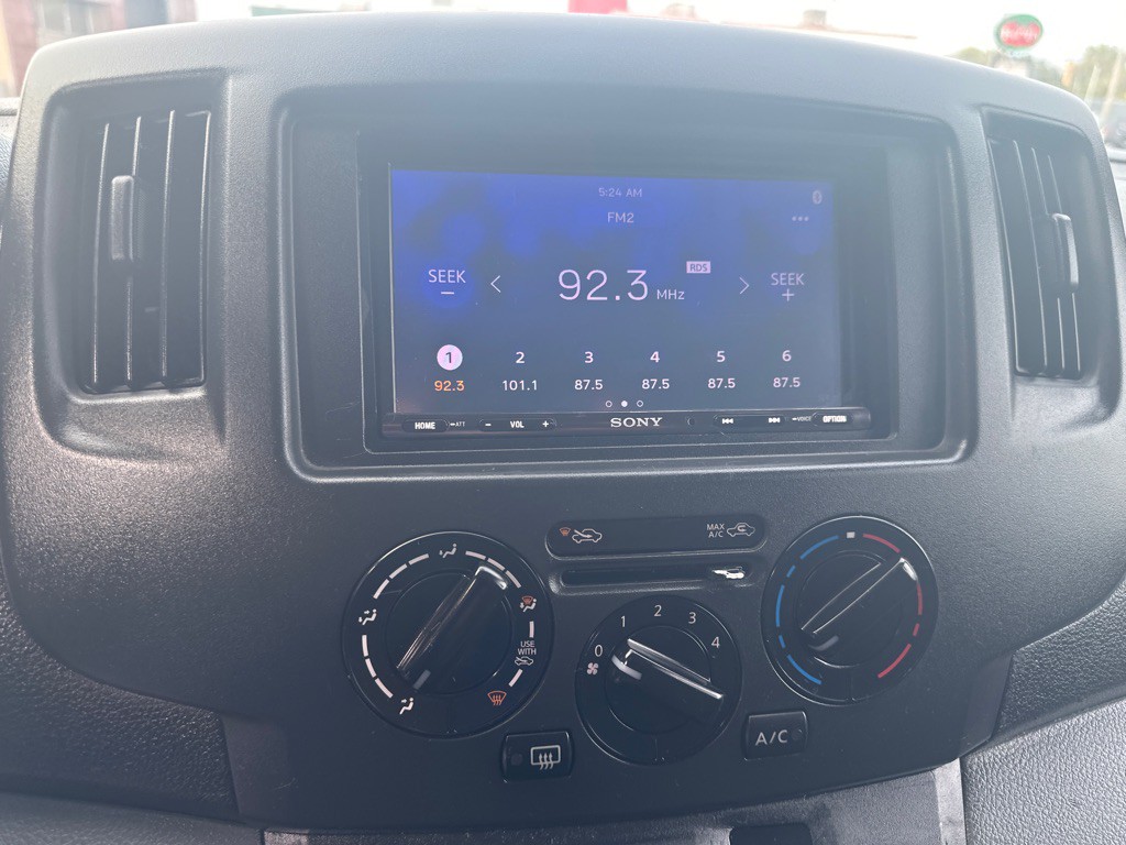 2015 Chevrolet Express Image 22