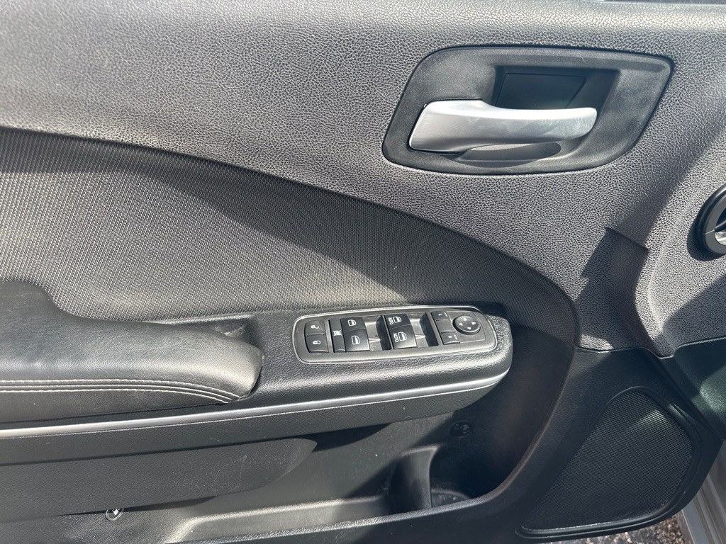 2017 Dodge Charger Image 16
