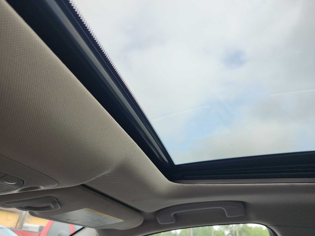 2015 INFINITI Q50 Image 8