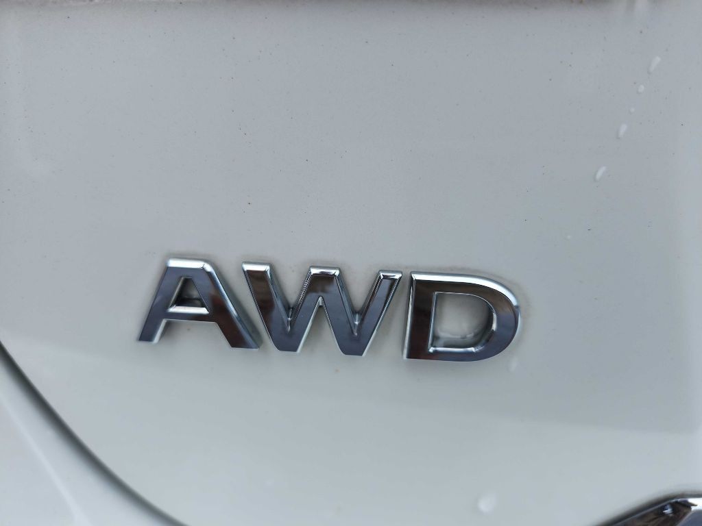 2015 INFINITI Q50 Image 10