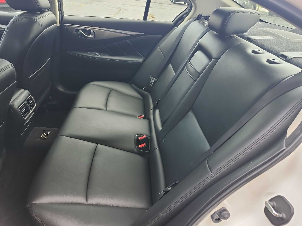 2015 INFINITI Q50 Image 15