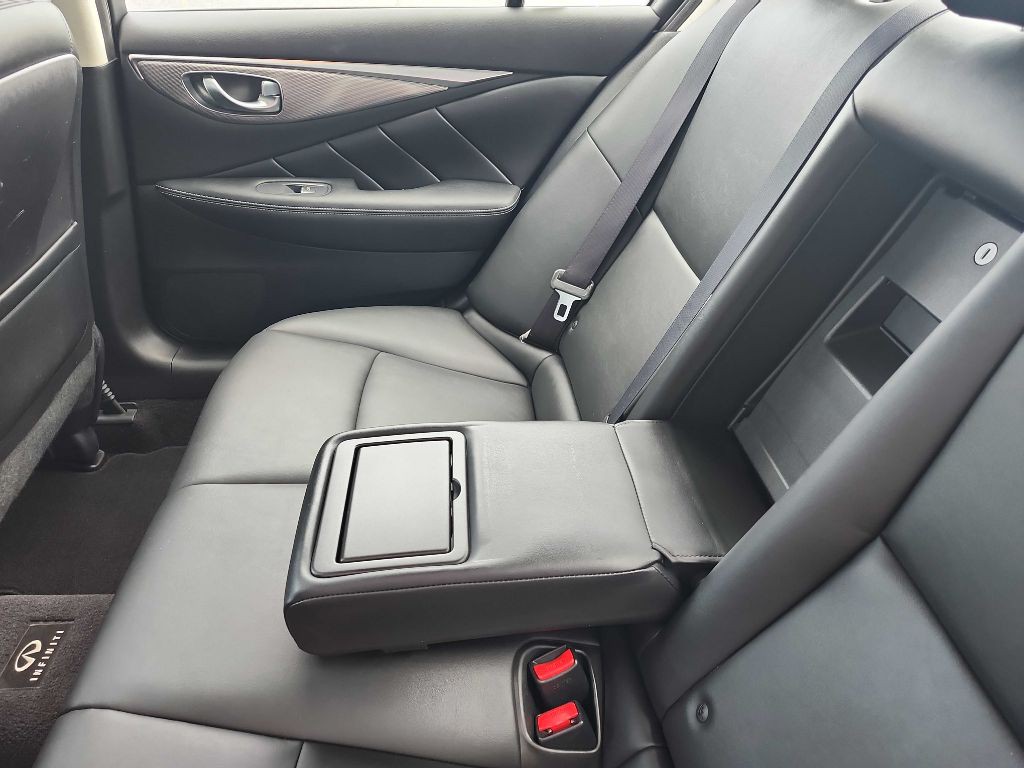 2015 INFINITI Q50 Image 16