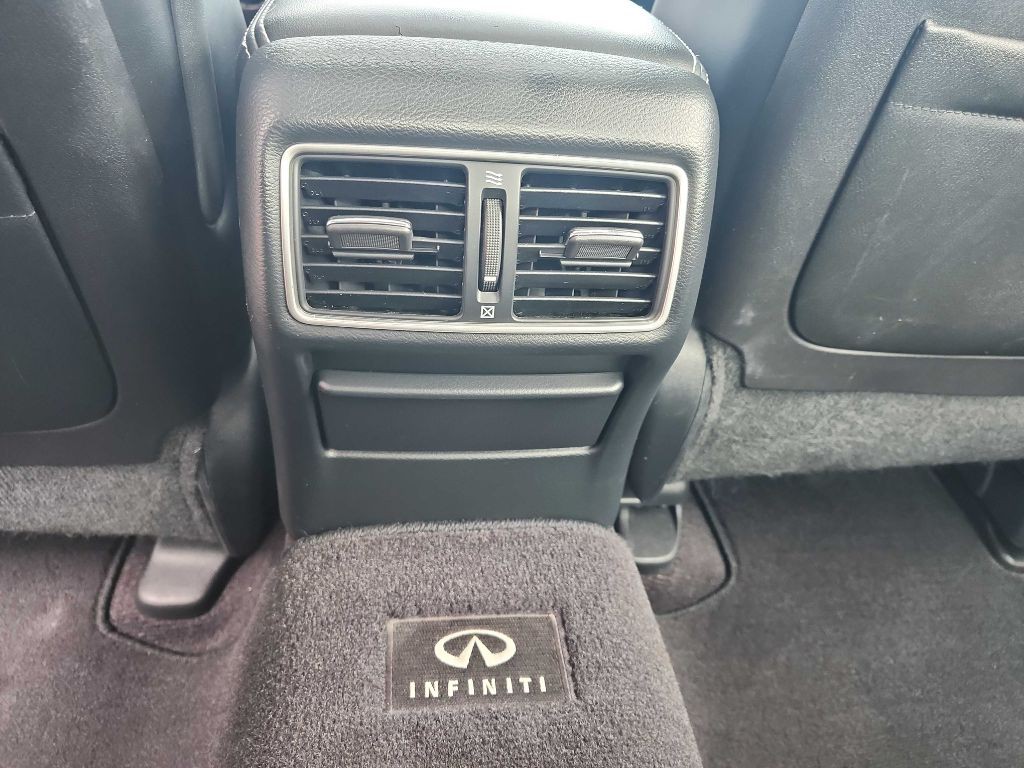 2015 INFINITI Q50 Image 17