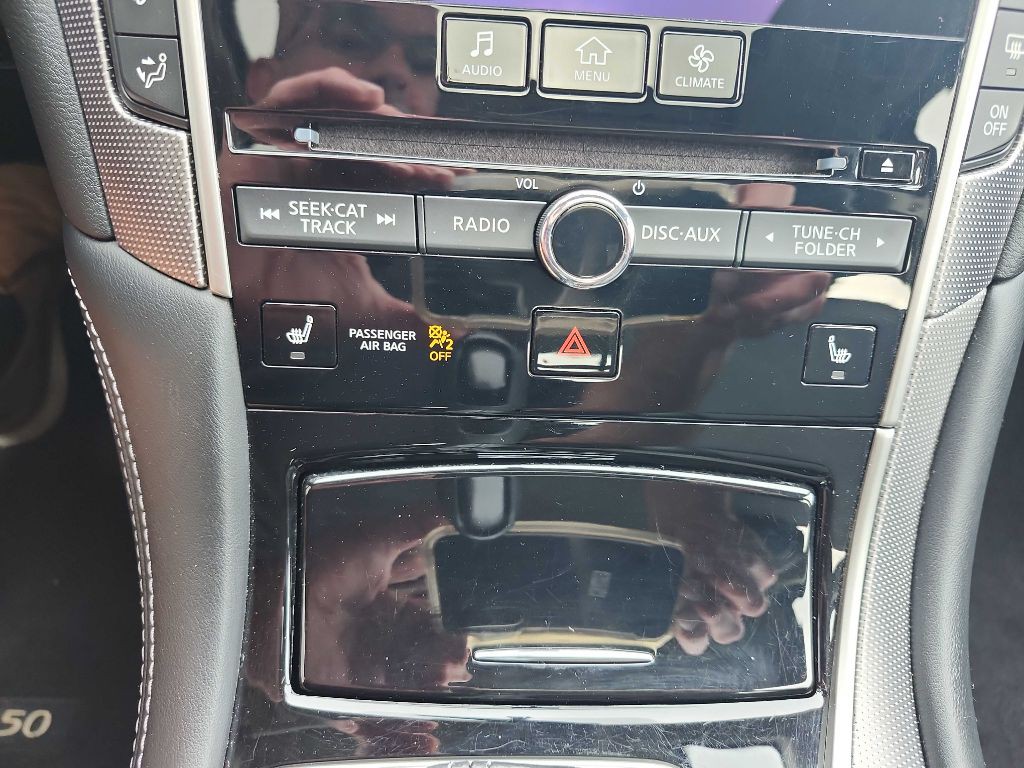 2015 INFINITI Q50 Image 24