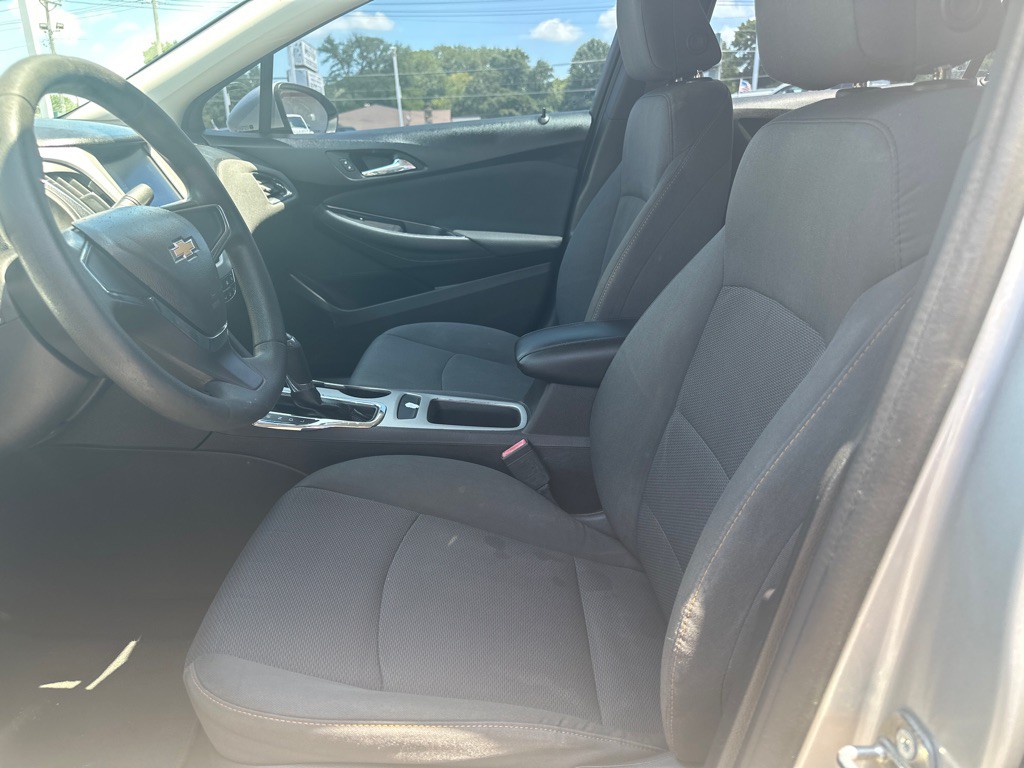 2017 Chevrolet Cruze Image 2