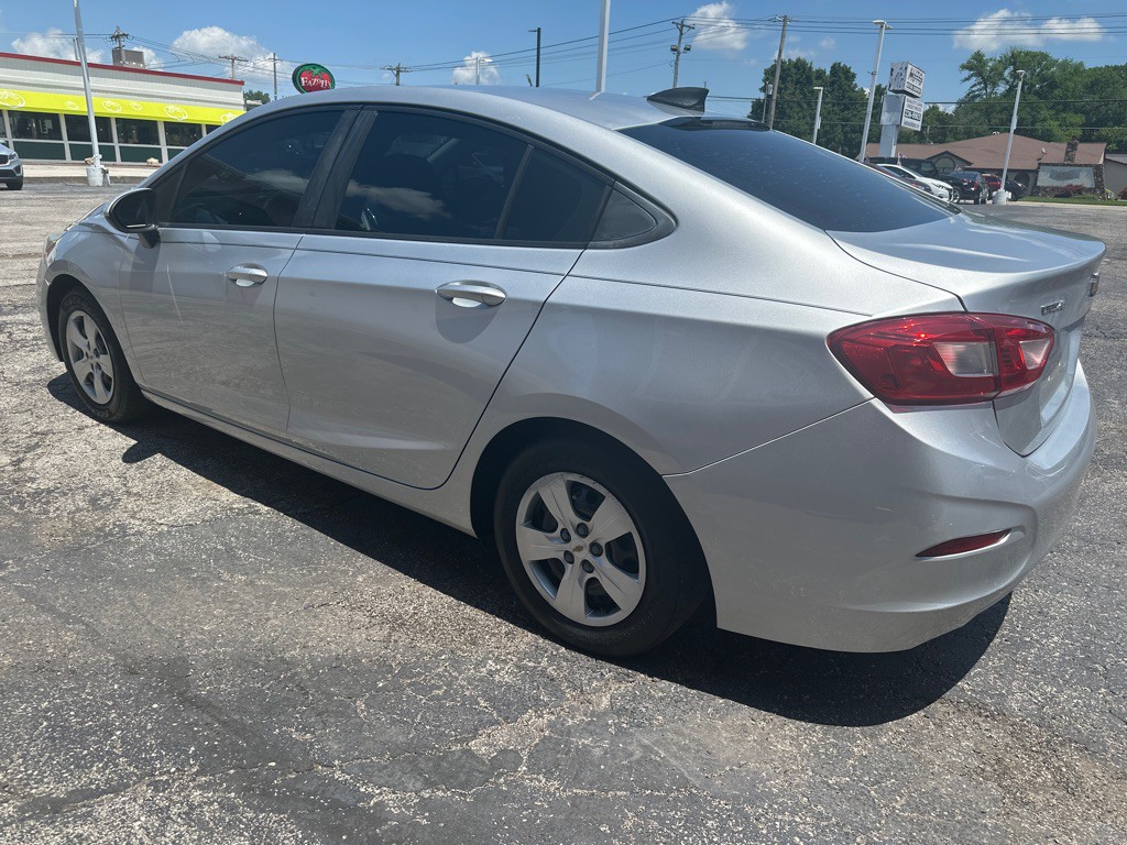 2017 Chevrolet Cruze Image 3