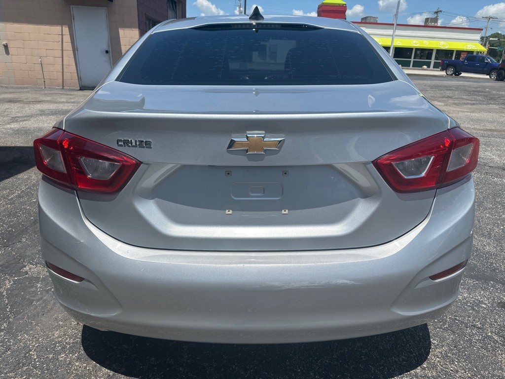 2017 Chevrolet Cruze Image 4