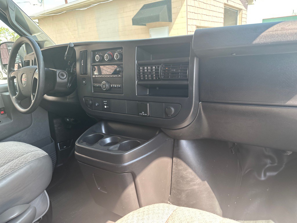 2016 GMC Savana Image 8
