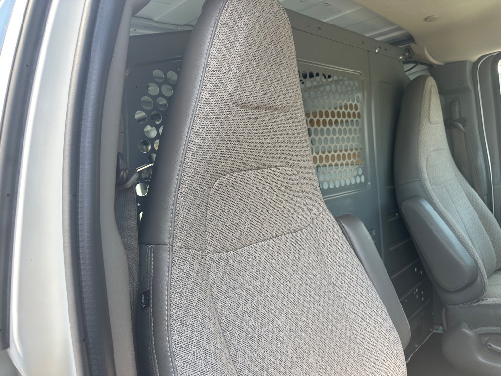 2016 GMC Savana Image 9