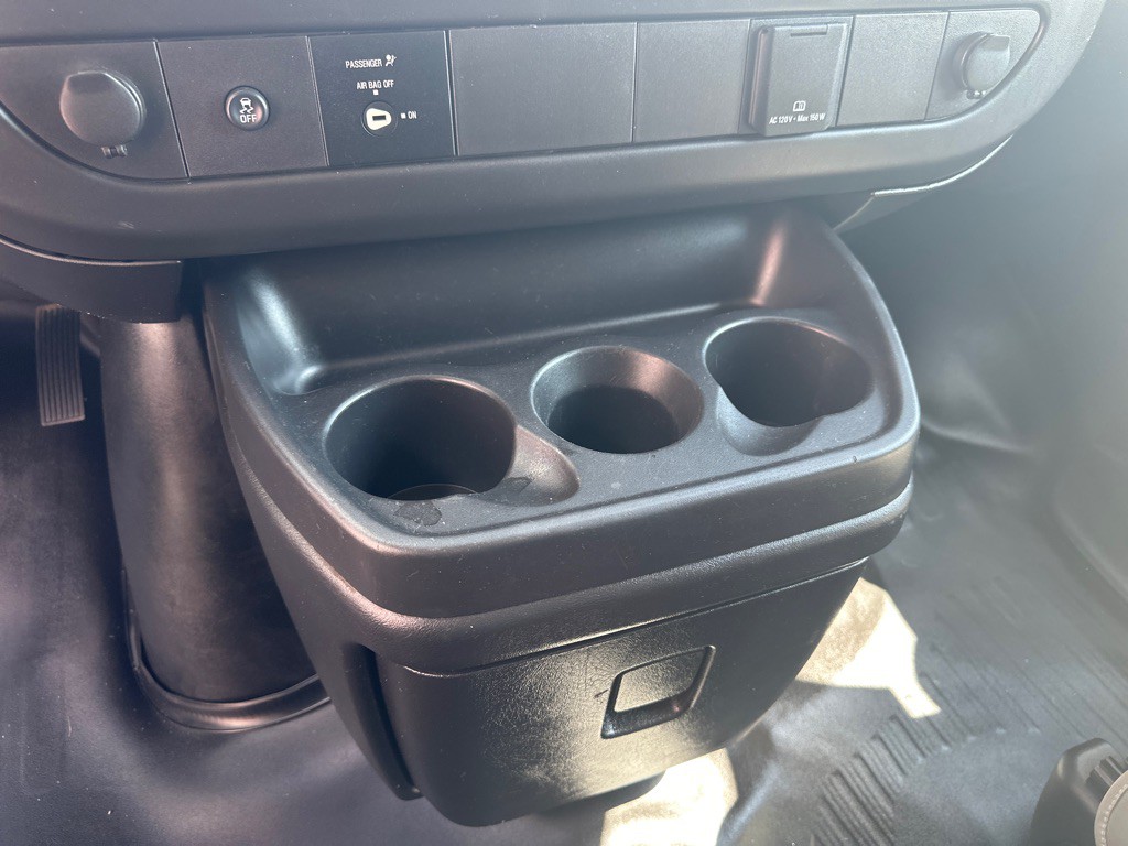 2016 GMC Savana Image 18