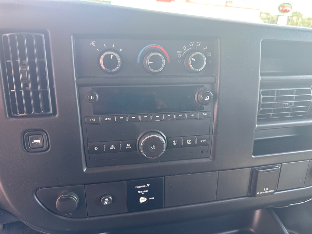 2016 GMC Savana Image 19