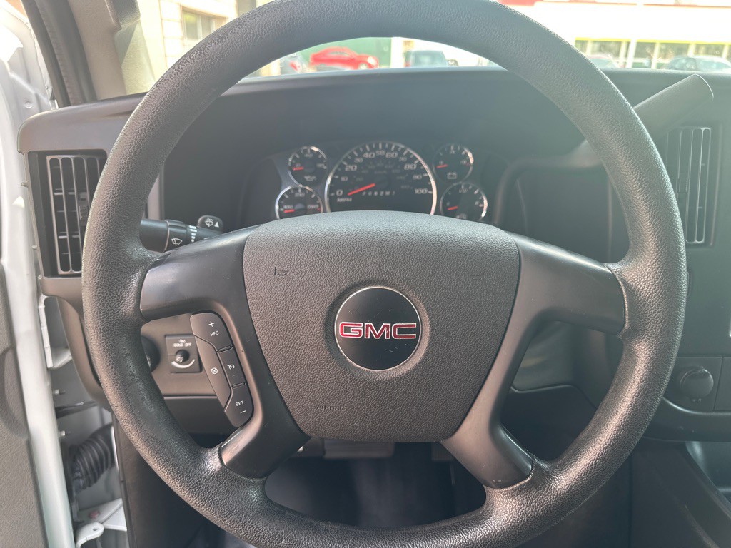 2016 GMC Savana Image 20