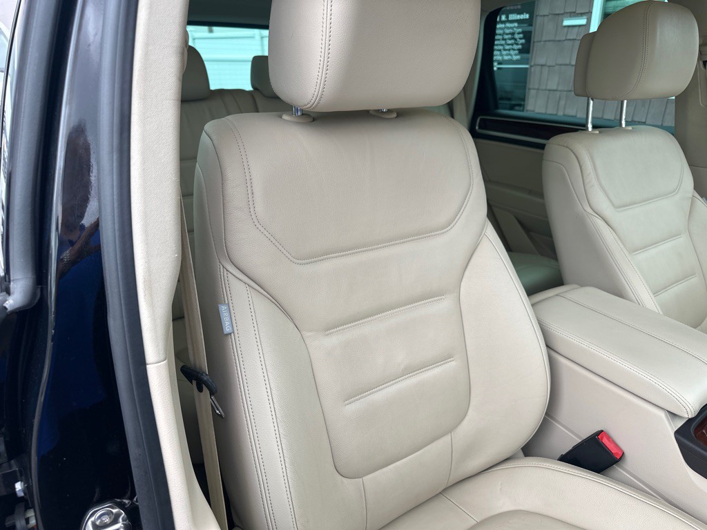 2013 Volkswagen Touareg Image 9