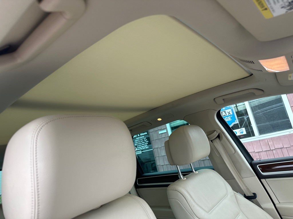 2013 Volkswagen Touareg Image 12