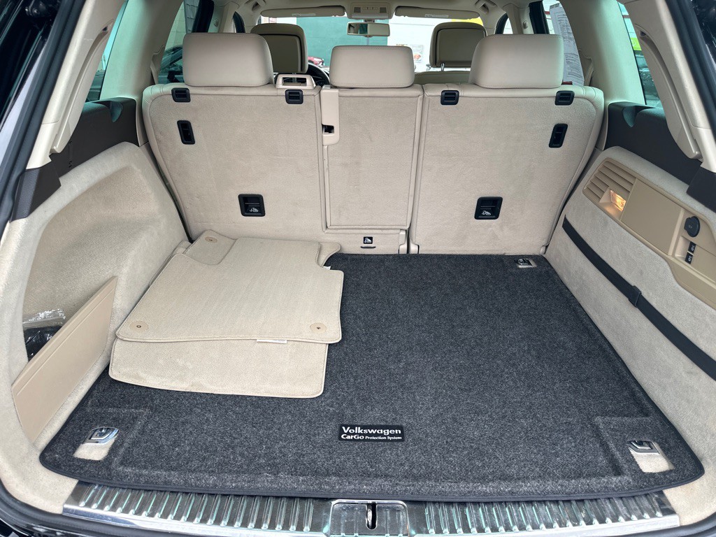 2013 Volkswagen Touareg Image 16