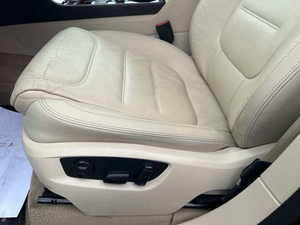 2013 Volkswagen Touareg Image 20