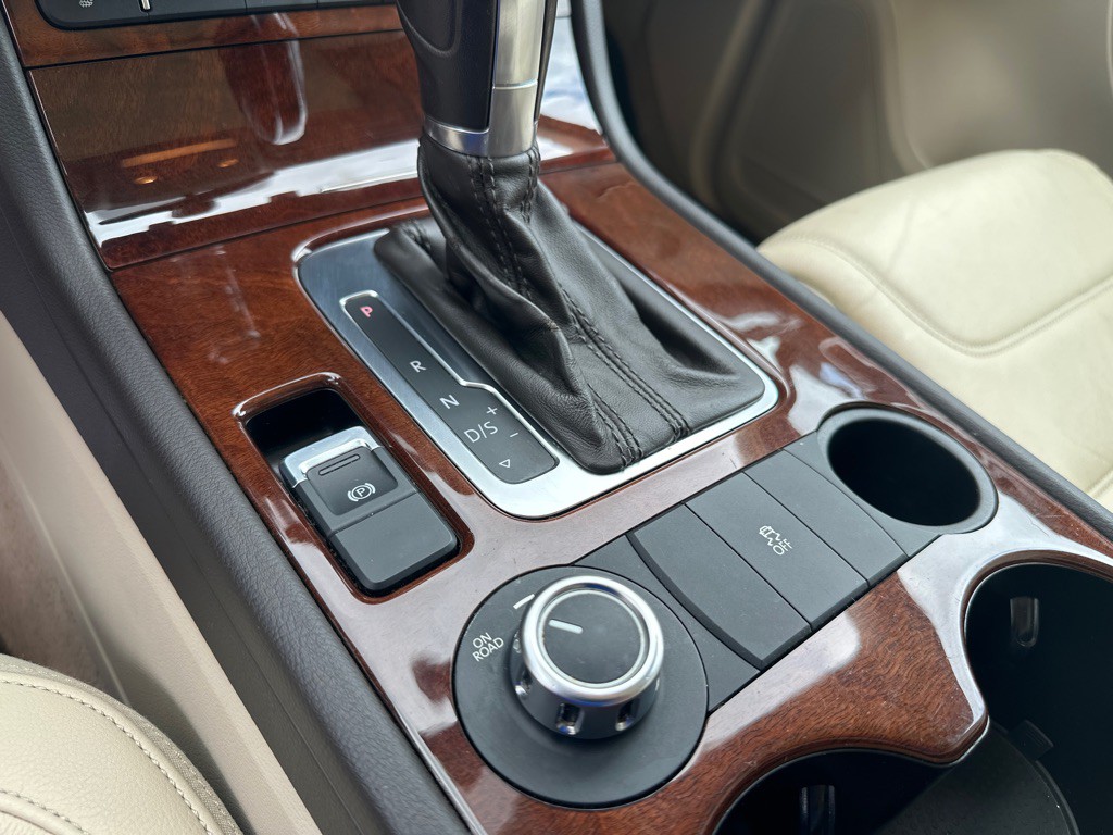 2013 Volkswagen Touareg Image 21