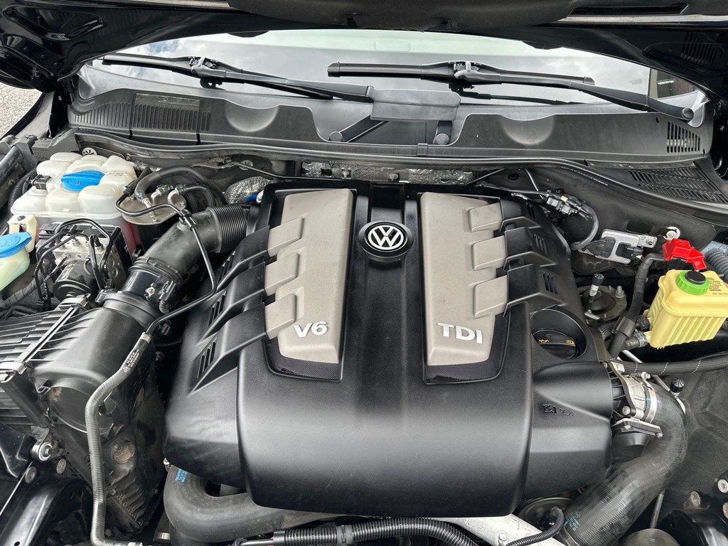 2013 Volkswagen Touareg Image 25
