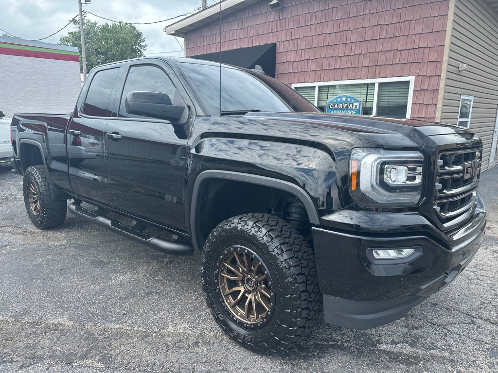 2017 GMC Sierra Image 1