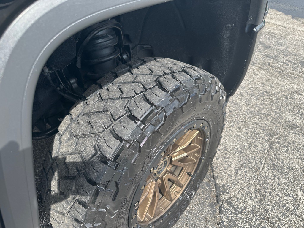 2017 GMC Sierra Image 8