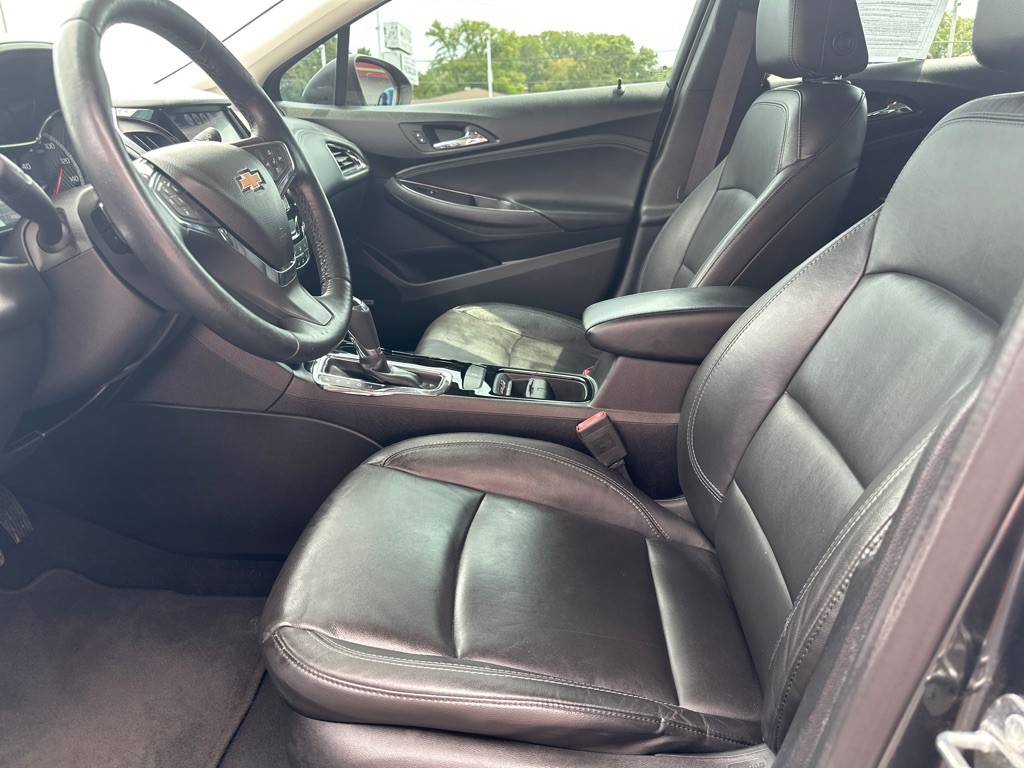 2017 Chevrolet Cruze Image 2