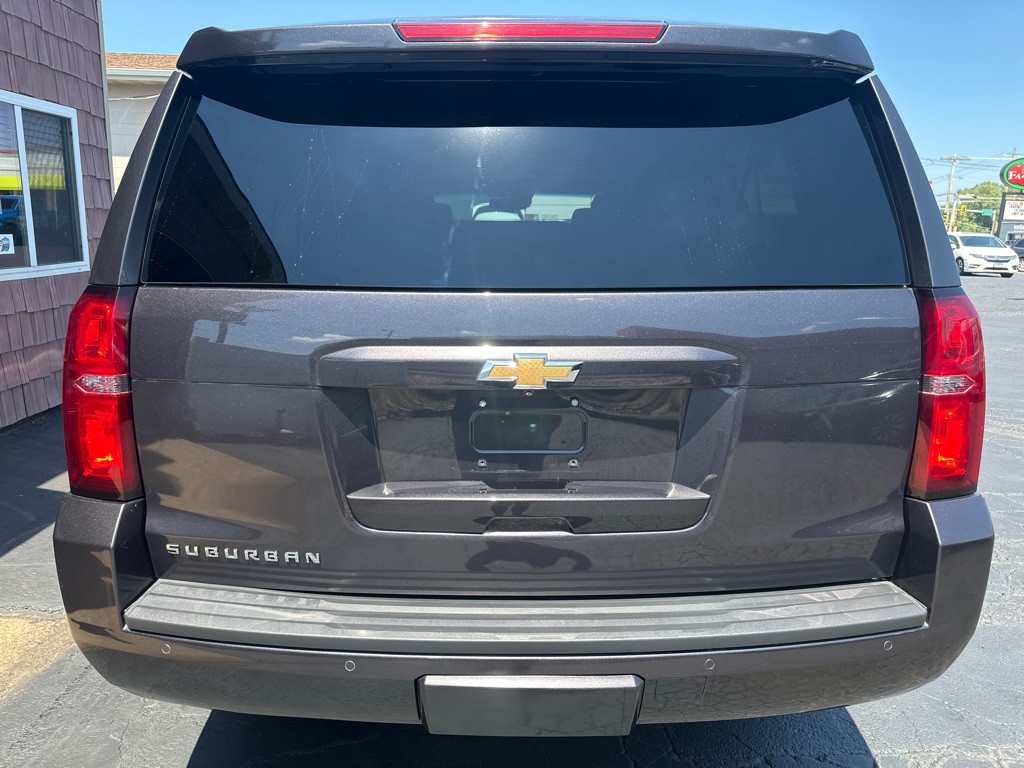 2015 Chevrolet Suburban Image 4