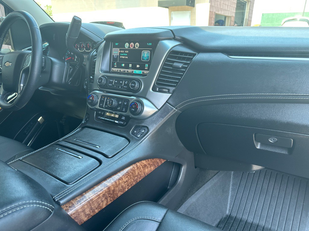2015 Chevrolet Suburban Image 8