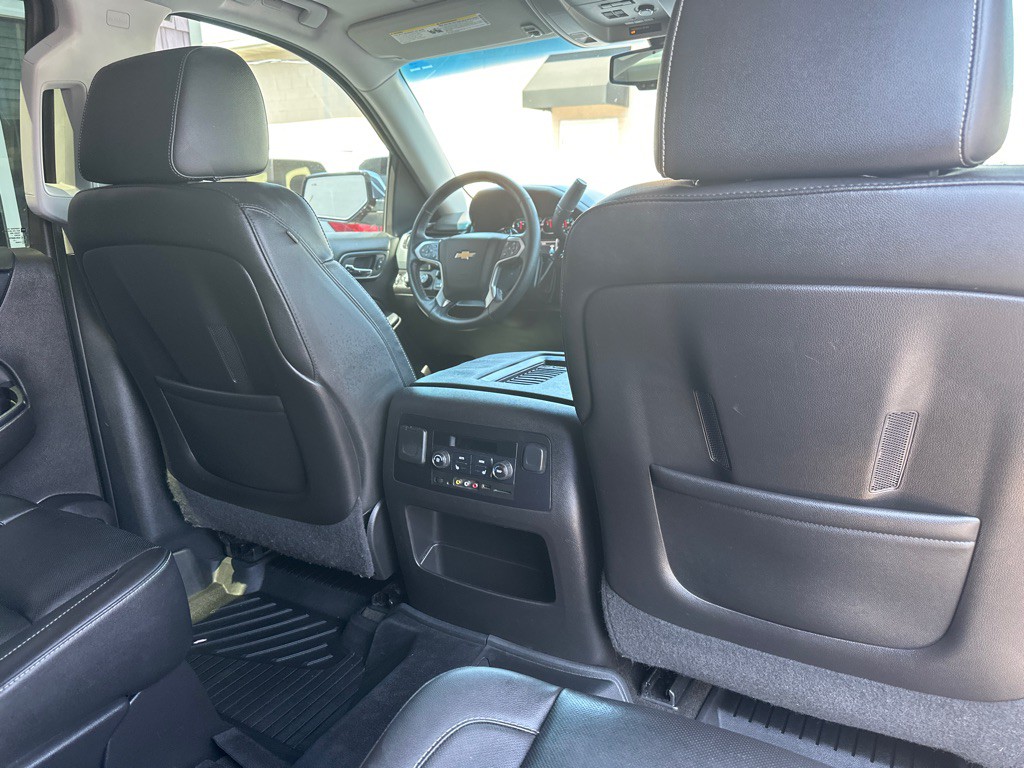 2015 Chevrolet Suburban Image 14
