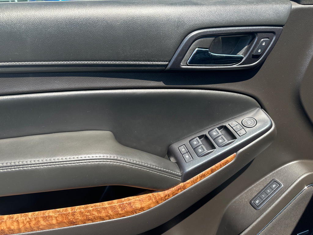 2015 Chevrolet Suburban Image 21