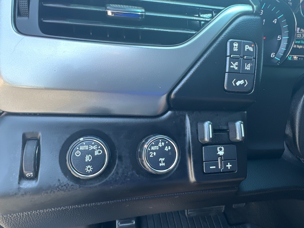 2015 Chevrolet Suburban Image 24