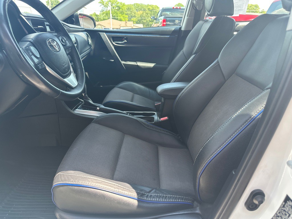 2017 Toyota Corolla Image 2