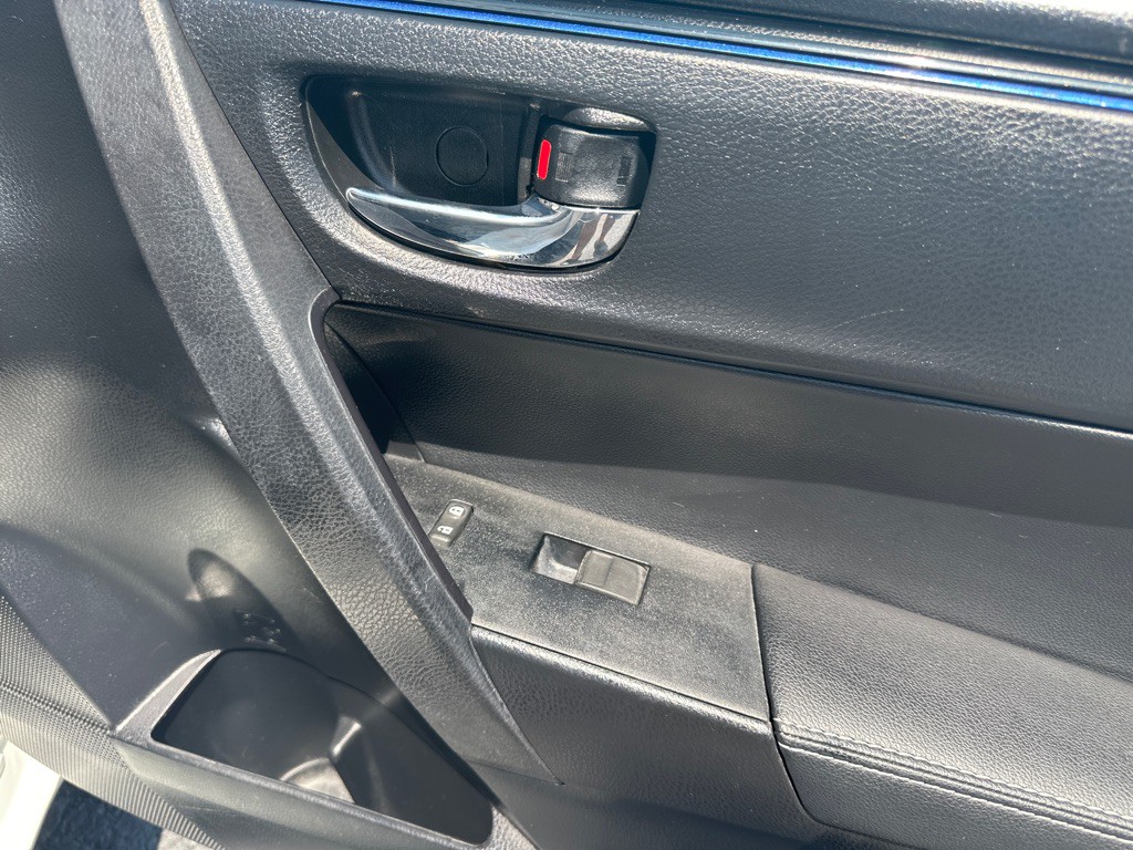 2017 Toyota Corolla Image 11