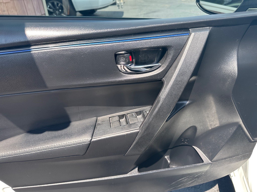 2017 Toyota Corolla Image 17
