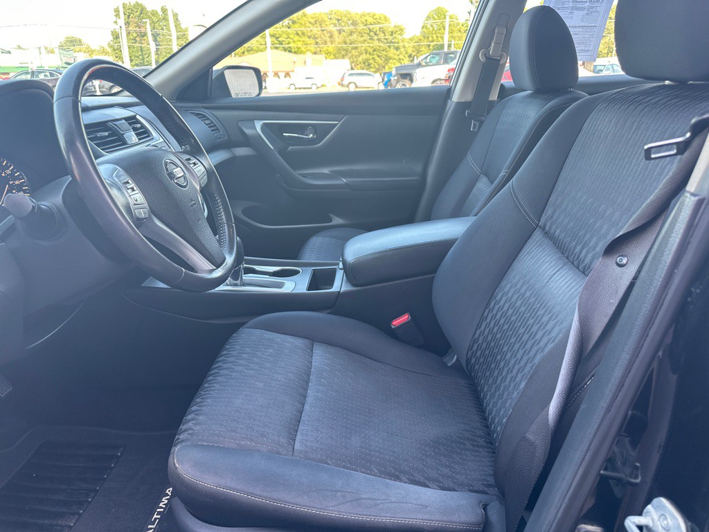 2017 Nissan Altima Image 2