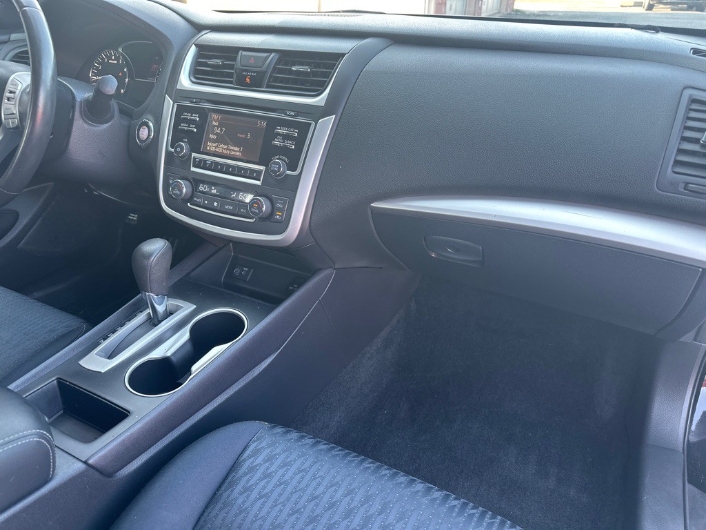 2017 Nissan Altima Image 8
