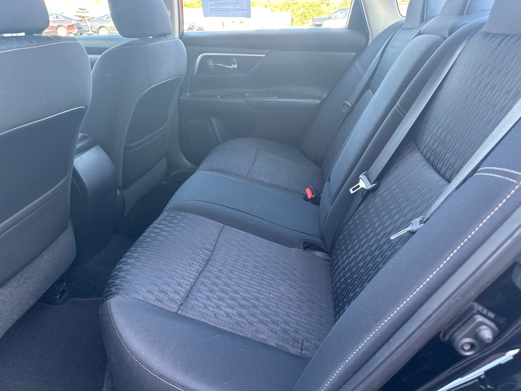 2017 Nissan Altima Image 16
