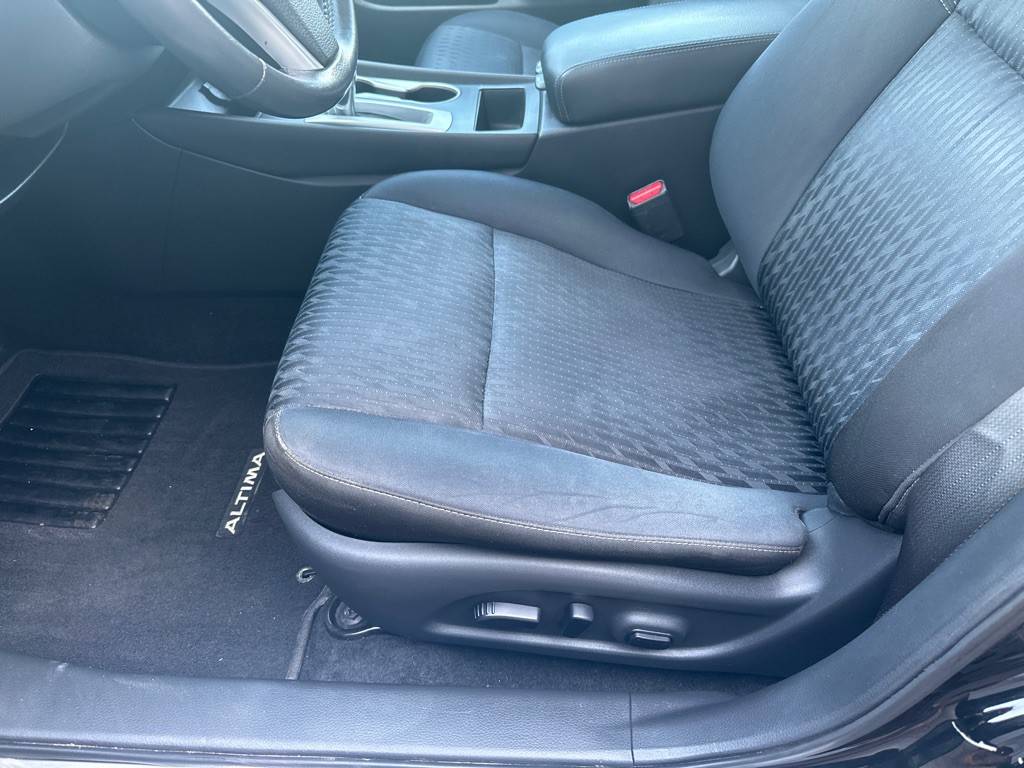 2017 Nissan Altima Image 19