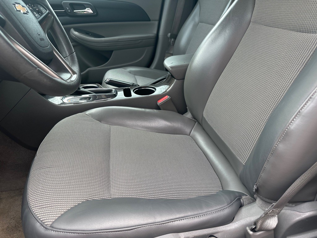 2014 Chevrolet Malibu Image 2