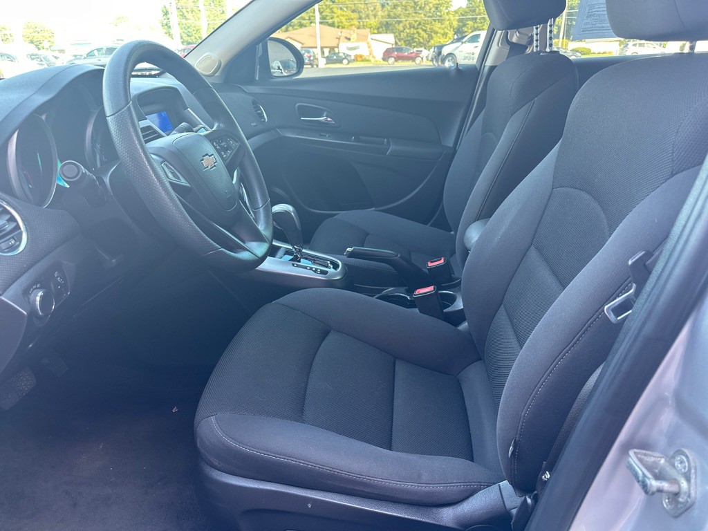 2016 Chevrolet Cruze Image 2