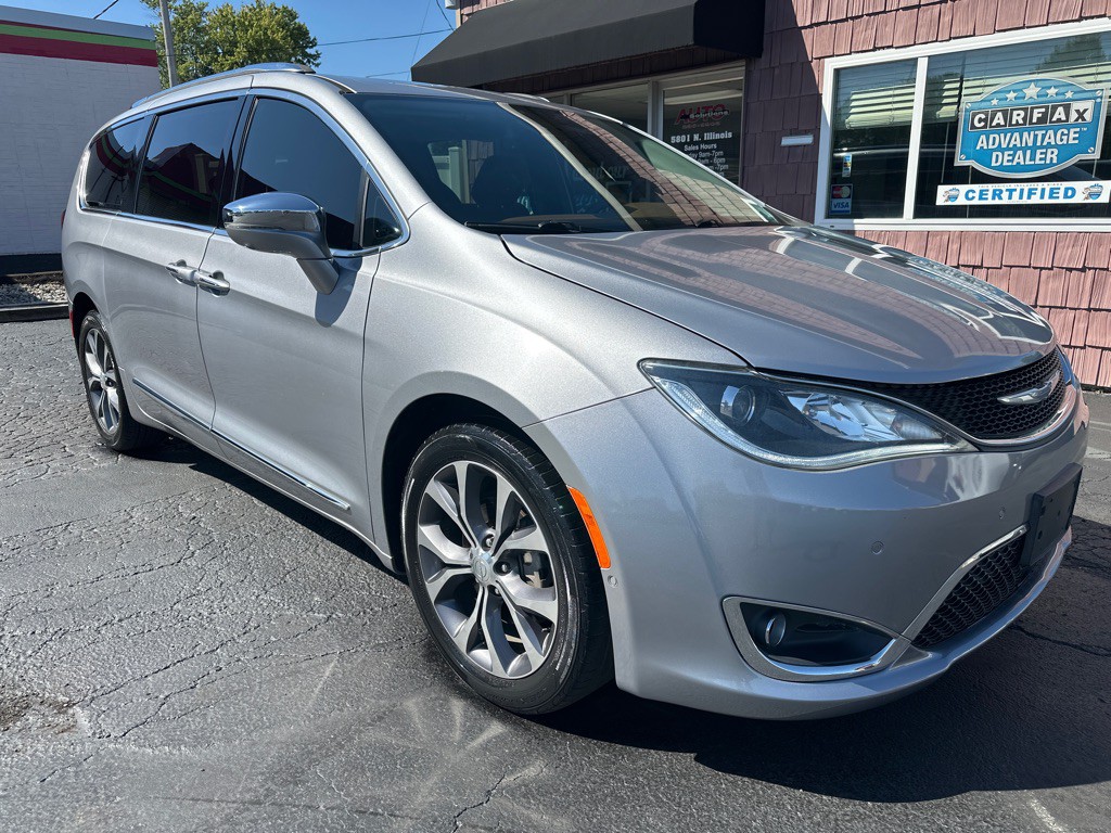 2017 Chrysler Pacifica Image 1